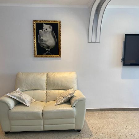 Shared Apartment! Piso Compartido! Общая Квартира! Sevilla Buitenkant foto