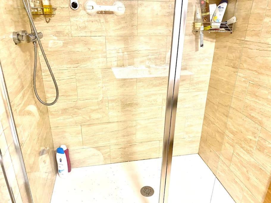 Shared Apartment! Piso Compartido! Общая Квартира! Sevilla Buitenkant foto