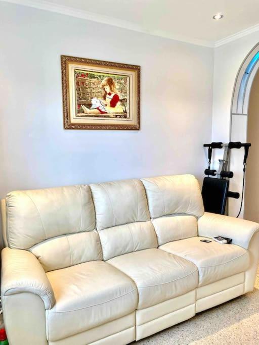 Shared Apartment! Piso Compartido! Общая Квартира! Sevilla Buitenkant foto