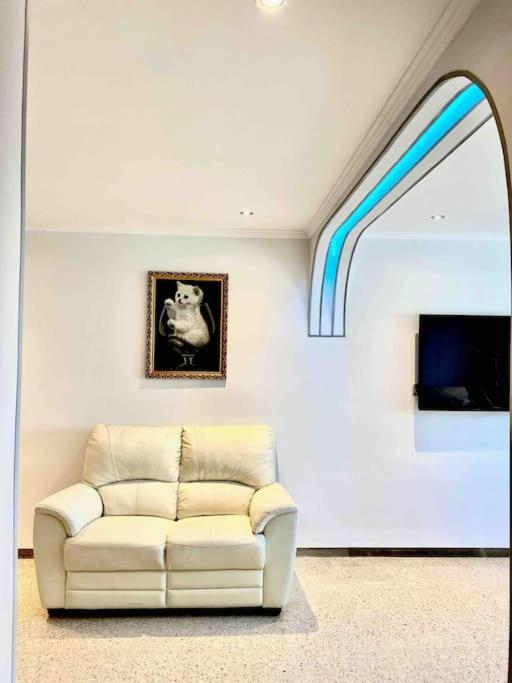 Shared Apartment! Piso Compartido! Общая Квартира! Sevilla Buitenkant foto
