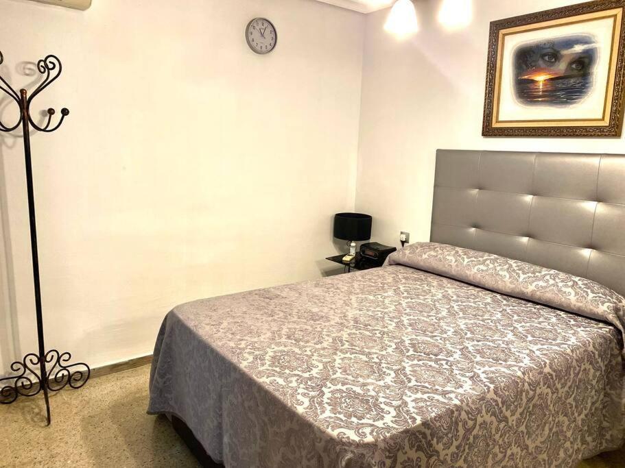 Shared Apartment! Piso Compartido! Общая Квартира! Sevilla Buitenkant foto