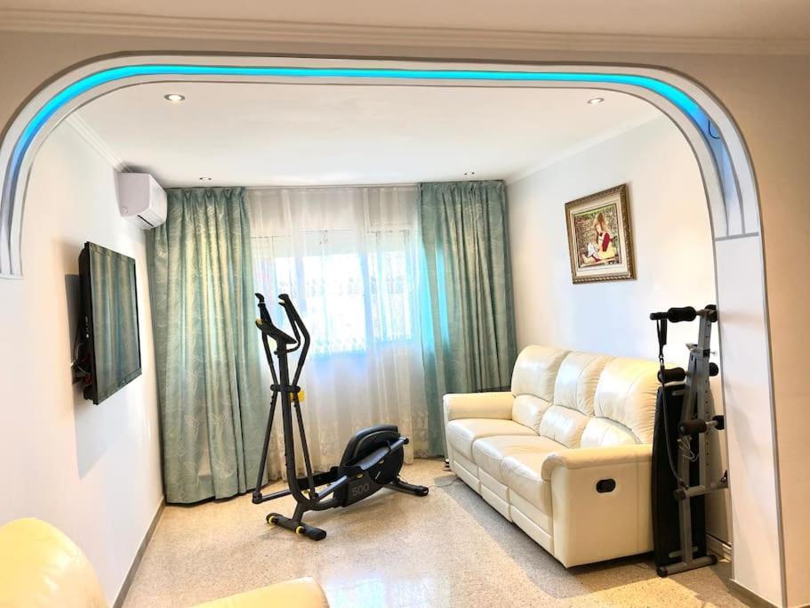 Shared Apartment! Piso Compartido! Общая Квартира! Sevilla Buitenkant foto